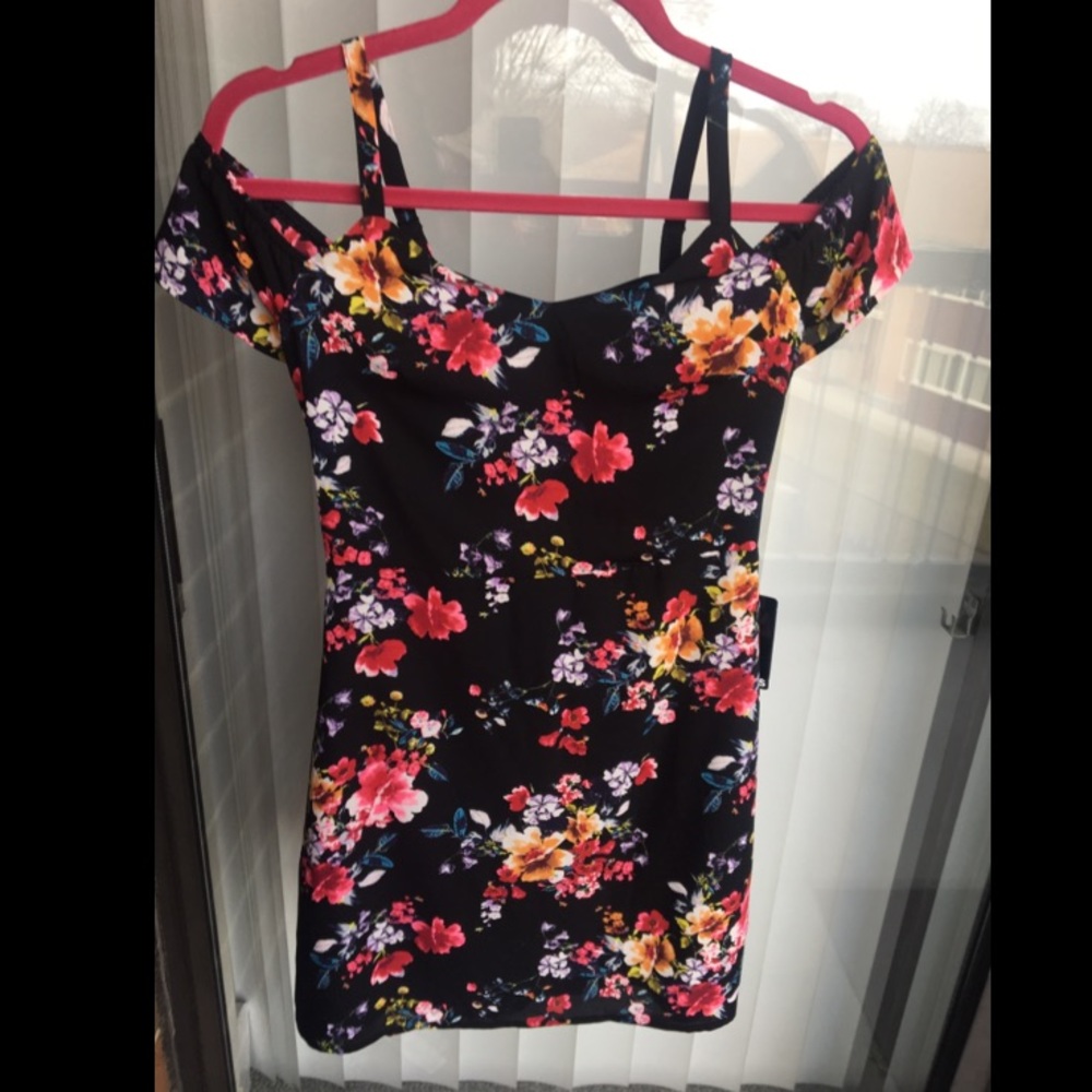 🌺 Express cold shoulder floral dress 🌸
